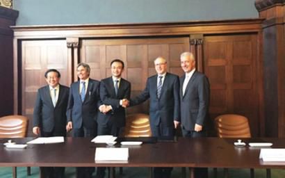 德国时间4月12日下午7点，德国萨克森州州政府，在全国政协副主席、科技部部长万钢和德国萨克森州州长蒂利克Tillich见证下，中国新能源汽车领先品牌北汽新能源与德累斯顿工业大学正式签订“中德汽车轻量化技术联合研发中心”战略合作协议。