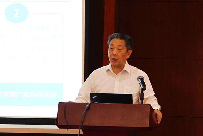 中国汽车工业协会常务副会长董扬